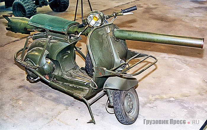 75-мм самоходная безоткатная пушка ACMA TAP Mle. 56 (Troupes Aeról Portées, «воздушнодесантная, образца 1956 года») напоминает, что несложно уничтожить самый грозный танк. Создана французской компанией A.C.M.A. (Ateliers de Construction de Motocycles et Accessories) на основе итальянского мотороллера Vespa-150 с 5,5-сильным 150-кубовым мотором. Французские ВДВ получили 800 таких скутеров