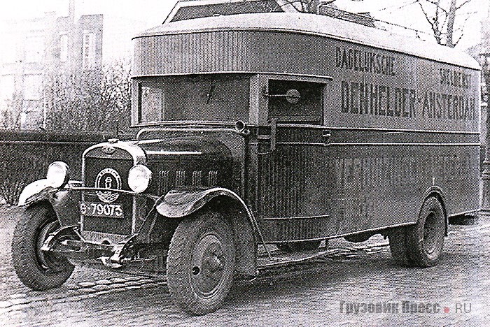 На фургоне марки AS (Nederlandsche Automobielfabriek Schmidt NV) установлен 3-цилиндровый двигатель Kromhout 3-LW, 1934 г.