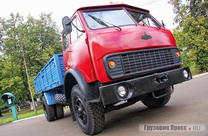 Бортовой грузовик МАЗ-5335