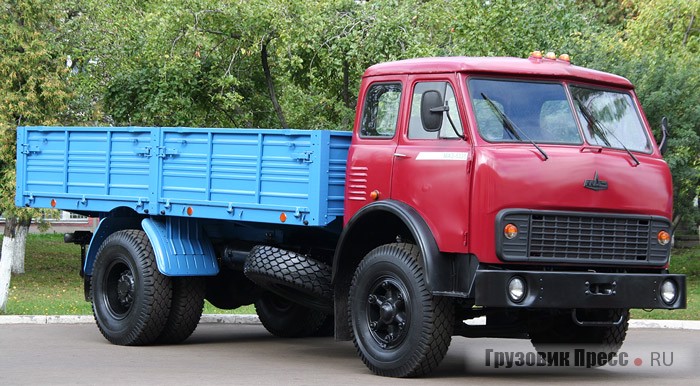 Бортовой грузовик МАЗ-5335