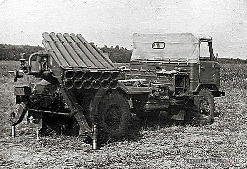 БМ-21В на учениях в артиллерийском полку 7-й гвардейской ВДД (Калвария, Литовская ССР, 1977 г.)