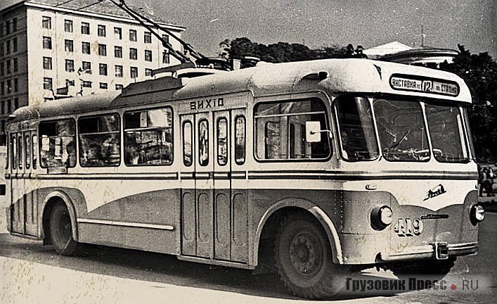 Опытный 2Ту (укороченный), который стал прототипом для последующих троллейбусов марки «Киев»