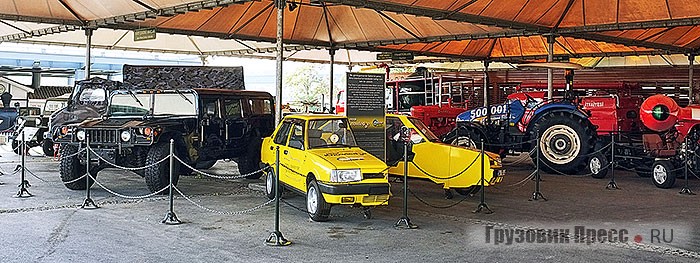 Экспозицию с тракторами, пожарными машинами, Jeep турецкой сборки, немецким Unimog и американским Hummer делит герой телепередачи TopGear – седан Tofaş Şahin (лицензия FIAT 131)