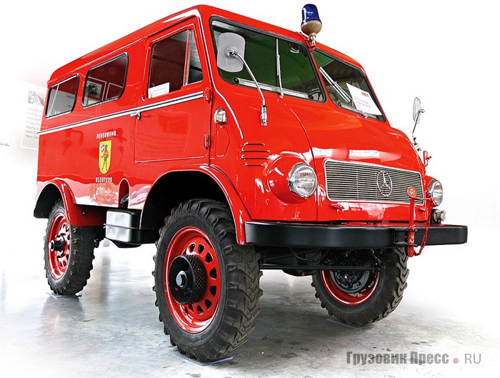 [b]Unimog U402.102.[/b] 1956 г. Выпускался на заводе Daimler-Benz AG в Гаггенау с ноября 1953-го по октябрь 1956 года. Всего изготовлено 518 экземпляров. В ценах 1956 года стоил 12 800 DM (около 6400 евро). Под капотом стоял 4-цилиндровый 25-сильный дизельный двигатель рабочим объемом 1767 cм[sup]3[/sup]. Колесная база 2120 мм, размер шин 6,5-20.