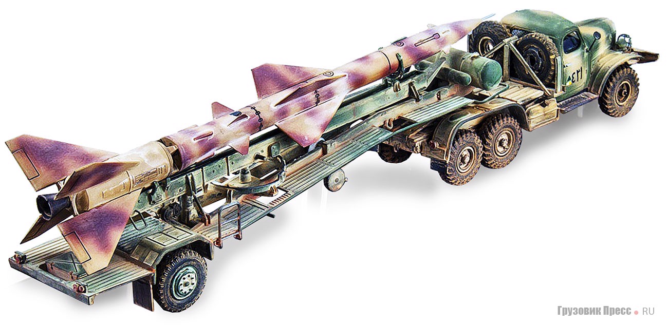 Транспортно-заряжающая машина ПР11Б с ракетой 20Д зенитно-ракетного комплекса С-75М «Волхов» в окраске вооруженных сил Арабской Республики Египет образца 1973 г.