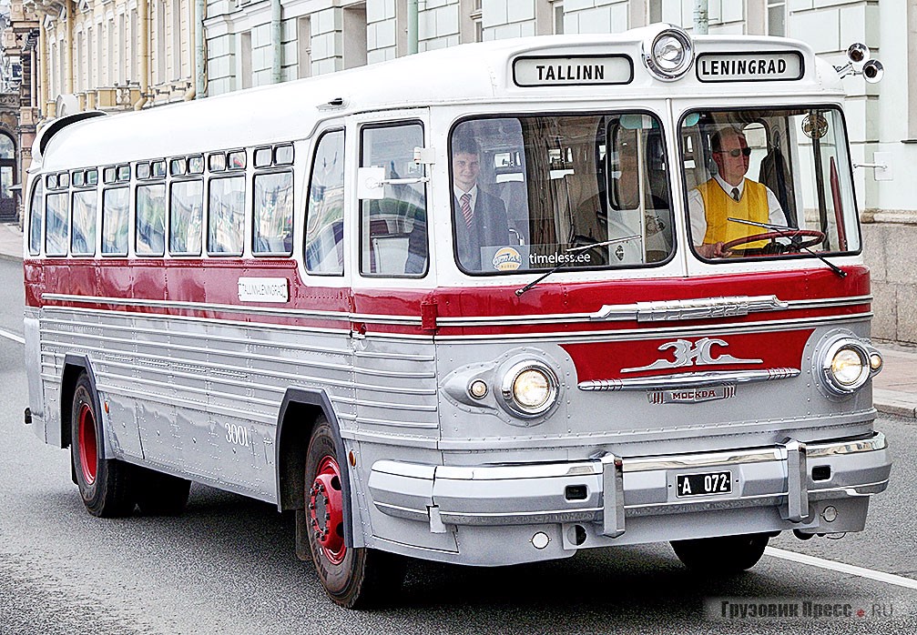[b]ЗИС-127[/b] – легенда пятидесятых годов по достоинству прозванный Королём дорог. В прошлой жизни этот автобус работал в эстонском колхозе, а до этого, предположительно, в Ленинграде. Единственный поныне  здравствующий образец модели, прошедший широкомасштабную реставрацию