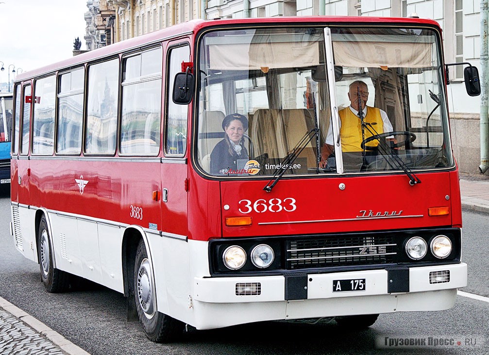 [b]Ikarus-255.70[/b] первого поколения «двухсотой» серии. Такие автобусы в отличие от более поздних образцов были на рессорном ходу с распашной дверью спереди и рядом других отличий во внешности и конструктиве