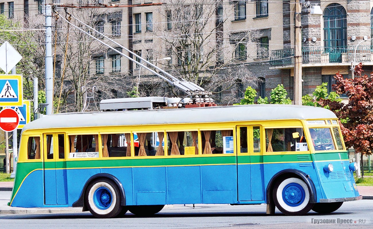 [b]ЯТБ-1[/b] 1936 года – единственный сохранившийся довоенный ярославский троллейбус, настоящая гордость музея «Горэлектротранса». В загашниках музея хранится остов ещё одного ЯТБ, однако пока эта машина – единственный образец, экспонируемый в трамвайном парке на Среднем проспекте и нередко выезжающий на улицы Санкт-Петербурга