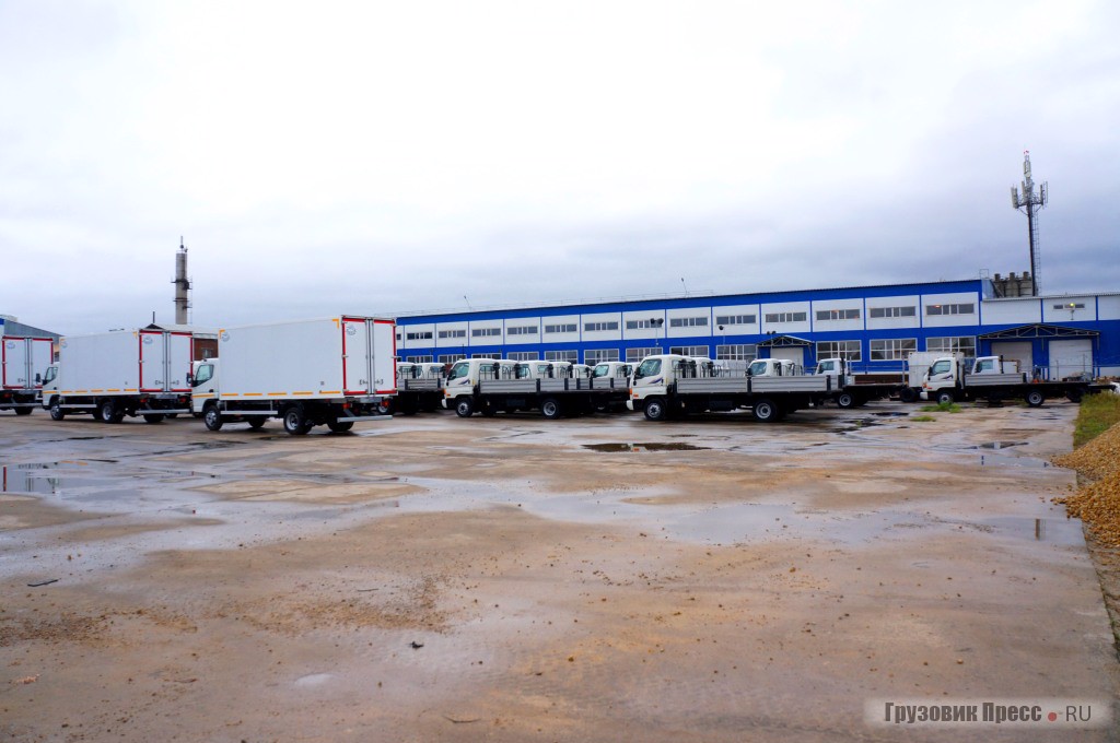 ... фургоны на шасси Mitsubishi FUSO Canter и бортовые Hyundai HD