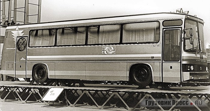 Спецавтобус ЛАЗ-5255 для Байконура демонстрировали на юбилейной выставке, проходившей осенью 1984 г. на ВДНХ СССР