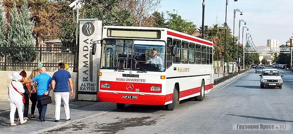 Знакомый дизайн автобусов Mercedes-Benz напоминает о конце 1990-х годов, когда десятки таких машин работали в Москве и других крупных городах России
