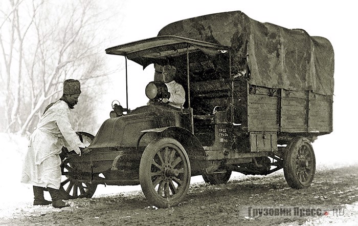 Двухтонный грузовик Renault Typ EE на службе 4-й Автомобильной роты, 1916 г.