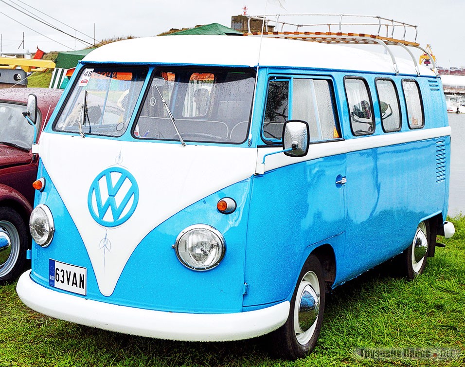 В лёгкой весовой категории вне конкуренции оказались машины из обширного семейства Volkswagen Transporter: от микроавтобуса самого первого поколения, [b]Т1[/b], прибывшего из Эстонии...