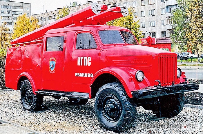 [b]ПМГ-36-АЦ(63)-19[/b] выпускали в 1962–1967 гг. на Варгашинском, Кустанайском и Грабовском заводах. Широко распространённая автоцистерна применялась в небольших городах, сельской местности и в лесопожарных службах. Расчёт – 5 человек, водный бак на 1100 л (на 150 л больше, чем у предыдущей ПМГ-М АЛП-20(63)-19), бак для пены – 50 л. Насос ПМ-20 производительностью 1200 л/мин при 9 атм. Колёсная формула – 4х4, скорость – 70 км/ч, масса машины – 5,4 т
