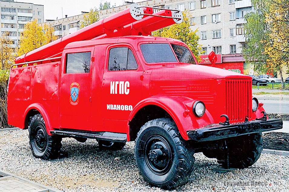 [b]ПМГ-36-АЦ(63)-19[/b] выпускали в 1962–1967 гг. на Варгашинском, Кустанайском и Грабовском заводах. Широко распространённая автоцистерна применялась в небольших городах, сельской местности и в лесопожарных службах. Расчёт – 5 человек, водный бак на 1100 л (на 150 л больше, чем у предыдущей ПМГ-М АЛП-20(63)-19), бак для пены – 50 л. Насос ПМ-20 производительностью 1200 л/мин при 9 атм. Колёсная формула – 4х4, скорость – 70 км/ч, масса машины – 5,4 т