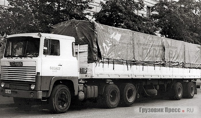 Scania LBS140 6x2 (1974–1975) с иностранными номерными знаками на московской улице. Снимок 1970–1980 гг.
