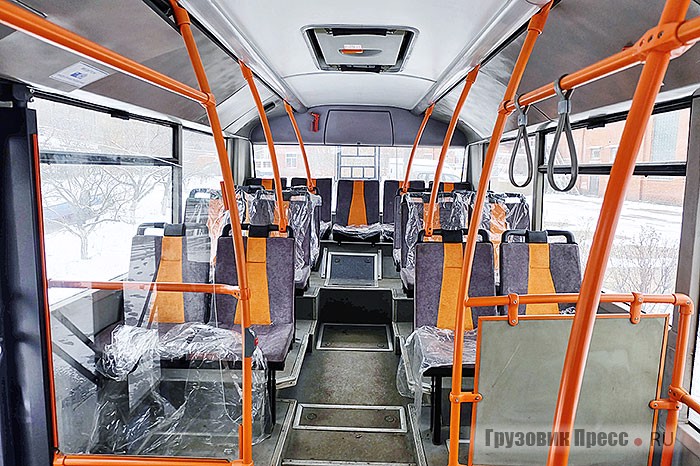 Салон троллейбуса не претерпел изменений по сравнению с базовым МАЗ-206.060