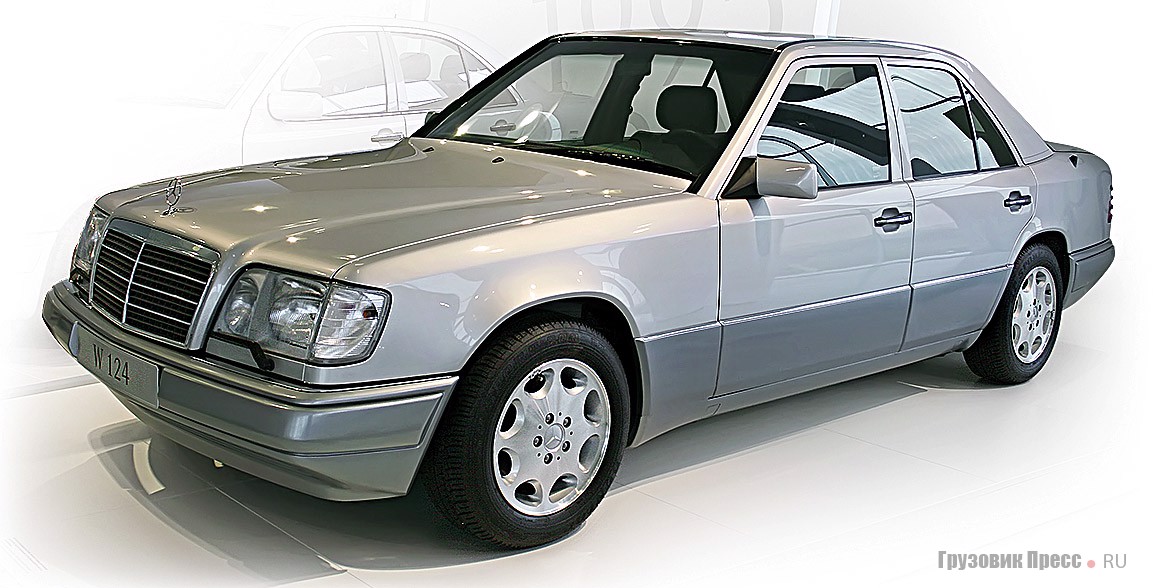 [b]1995. Mercedes-Benz E 300 Turbodiesel (W124).[/b] С 1984 года «124-й» задал новые стандарты в бизнес-сегменте. В 1985-м автомобиль получил бензиновый двигатель, через 5 лет – дизельный с катализатором. В 1993-м он претерпел рестайлинг и получил новое имя: Е-класс. Оснащение: 6-цилиндровый двигатель объемом 2996 cм[sup]3[/sup] и мощностью 147 л.с. при 4600 мин[sup]-1[/sup]. Максимальная скорость – 202 км/ч. Производство рестайлинговой модели датировано 1993–1995 гг. Всего выпущено 38 908 экз.