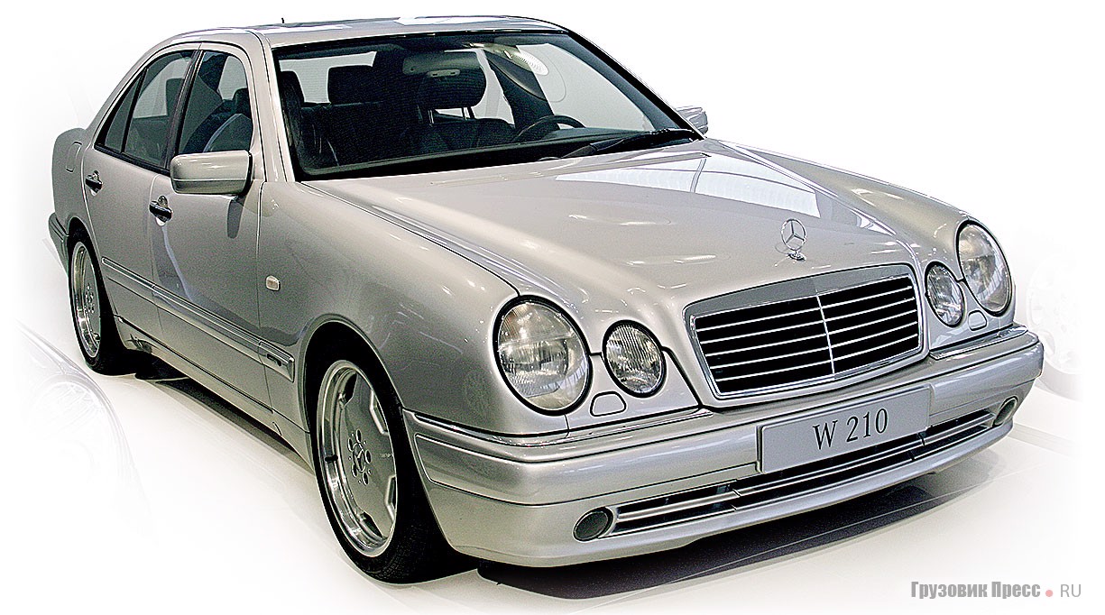 [b]1996. Mercedes-Benz E 50 AMG (W210).[/b] Своим появлением в 1995 году «четырехглазый» Е-класс ызвал настоящий шок. Он получил систему ESP, Parktronic, датчик дождя, ксеноновые фары, подушки безопасности для головы и плеч водителя и пассажира. В версии E 50 AMG был мотор V8 объемом 4973 cм[sup]3[/sup] и мощностью 347 л.с. при 5750 мин[sup]-1[/sup]. Максимальная скорость – 250 км/ч. Данную модель производили в 1996–1997 годах в Штутгарте. Всего выпущено 2960 экз.Часть из них, в основном в Германии, до сих пор можно встретить в такси