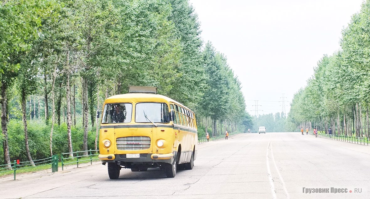 Серийный автобус «Пхеньян-69» (1969–1971 гг.) ведёт своё происхождение от автобуса «Пхеньян 9.25» 1965 г.