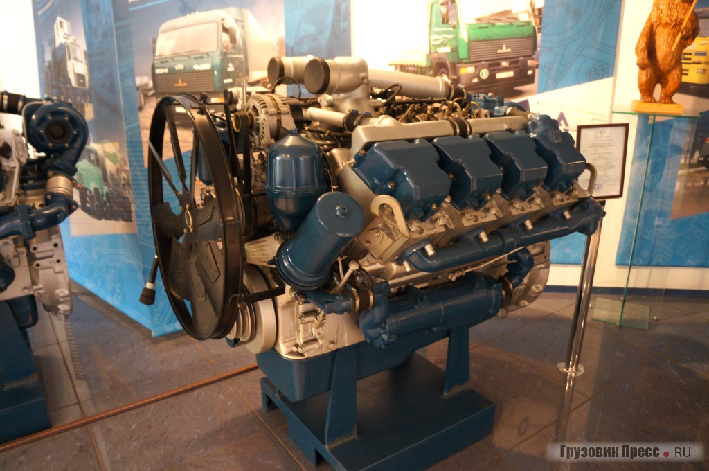 V-образная "восьмерка" ЯМЗ-658 предлагается в двух вариантах мощности - 420 и 480 л.с.