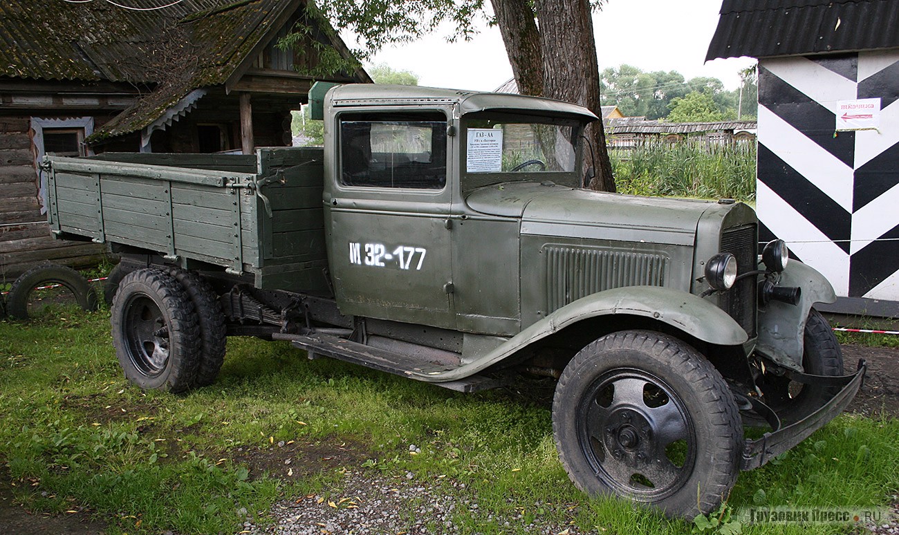 Первая восстановленная машина музея – [b]ГАЗ-АА[/b]. Машина практически полностью аутентична и также передвигается своим ходом, благодаря чему уже не раз снималась в разных фильмах