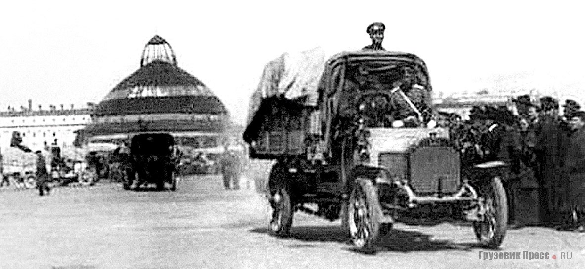 Швейцарский 1,5-тонный грузовой автомобиль Arbenz A 20 PS с двигателем мощностью 20 л.с. – участник пробега военно-грузовых автомобилей в июле 1911 года. Санкт-Петербург