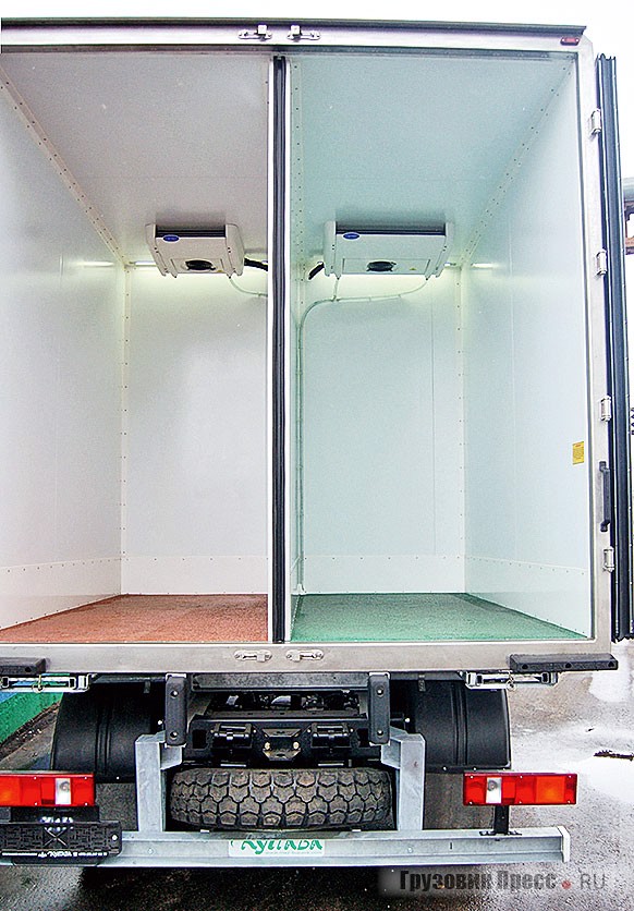 Продольная стенка разделяет фургон на два отсека одинаковой вместимости с персональной установкой охлаждения в каждом