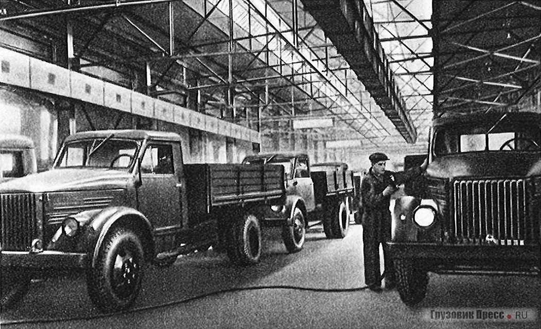 Фотография из Большой Советской Энциклопедии. Готовая продукция Иркутского автосборочного завода