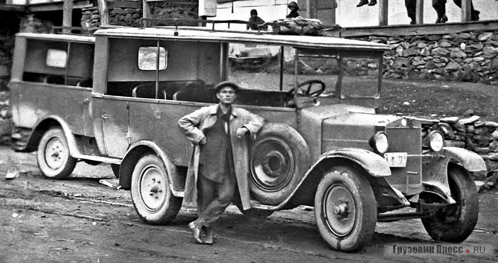 Экскурсионные открытые автобусы с жёсткими крышами на шасси «ФИАТ-507F» в Красной Поляне. г. Сочи, Северо-Кавказский край, конец 1920-х