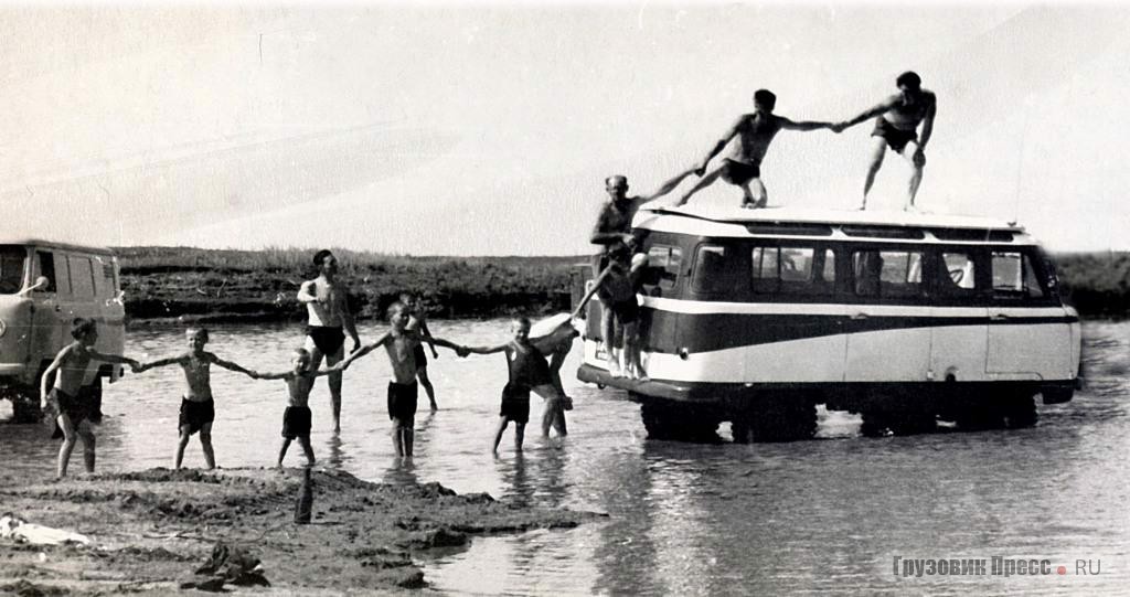 В время испытаний в песках. Конец 1950-х