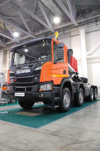 Мультилифт с оборудованием Hyva на шасси нового поколения Scania P440BB8x4HZ