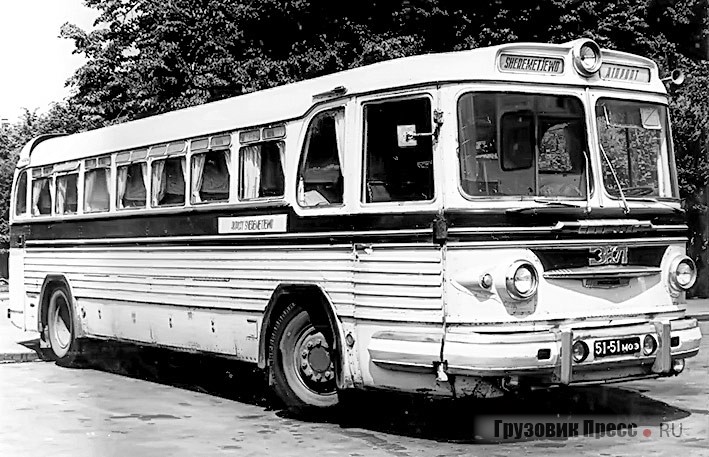 Отреставрированный автобус ЗИС-127 из Таллина