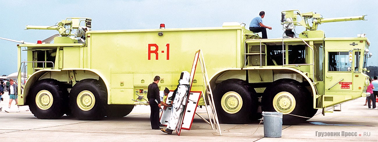 Пожарный Oshkosh P-15 ВВС США на авиабазе Эндрюс, 1984 г.