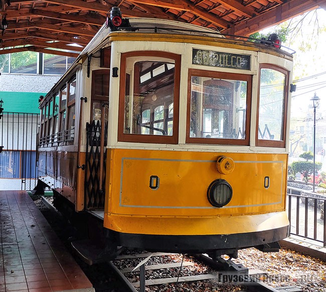 CSL, выпускавшийся St. Louis Car Company в 1903–1906 гг. – самый старый из восстановленных трамваев Мехико, работавший на линиях Servicio de Transportes Eléctricos
