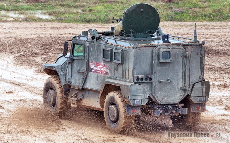 АМН-2 «Атлет» (модель 233120) на демонстрационном динамическом показе,  полигон Алабино