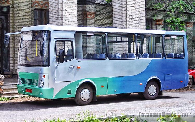 В 2006 году на киевском автосалоне был представлен [b]городской автобус ЧАЗ-А074[/b], собранный на китайских агрегатах. Кузов рамной конструкции вмещал 41 пассажира (19 мест для сидения).  Автобус был спроектирован с целью создания дешёвой городской машины, доступной небогатым перевозчикам. Дизельный двигатель здесь FAW CA4D32 мощностью 119 л.с. потреблял до 16,5 л топлива на 100 км пути