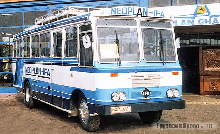 Первый собранный в Гане автобус Neoplan N 311 Tropic украшали надписи Neoplan-IFA. От прототипа он несколько отличается: по бокам кузова стоят защитные планки, на крыше – багажник, а сиденья африканцы изготовили из пластмассы