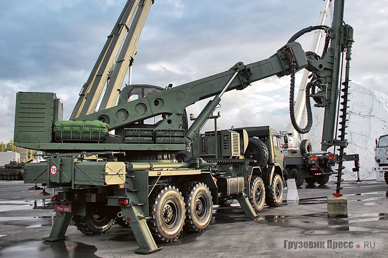 Бурильно-ударная машина БУМ-2 (шасси КАМАЗ-63501) принята на снабжение в 2019 г. На «Армии-2020» был продемонстрирован серийный образец (заводской номер 0003). Эту технику разработало и изготавливает АО «Геомаш»