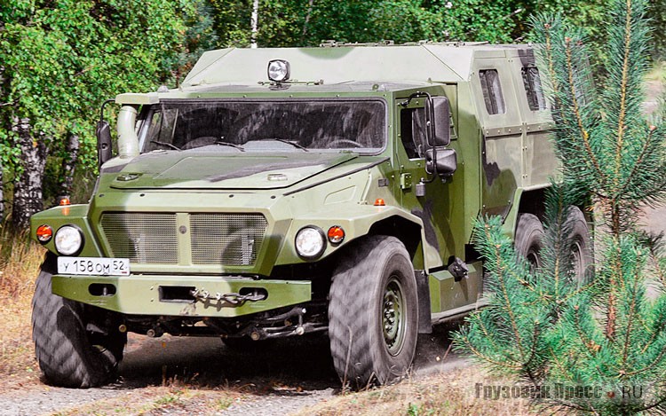 Ранее на «Армиях» не были замечены опытные образцы автомобилей «Волк» (разработка в рамках ОКР «Каратель-1»). На фото защищённый автомобиль ВПК-39273