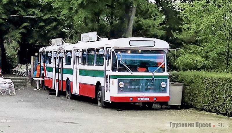 После прекращения работы на городских маршрутах многие автобусы Berliet PH 12-180  использовались в виде передвижных кафе «Бистро»