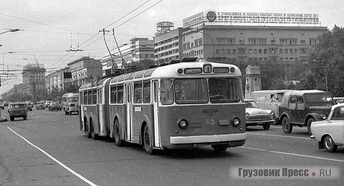 СВАРЗ ТС-2 на пл. Белорусского вокзала. Начало 1970-х