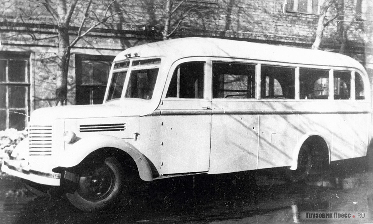 Серийный автобус АКЗ-1 на шасси довоенного ЗИС-8. 1947 г.