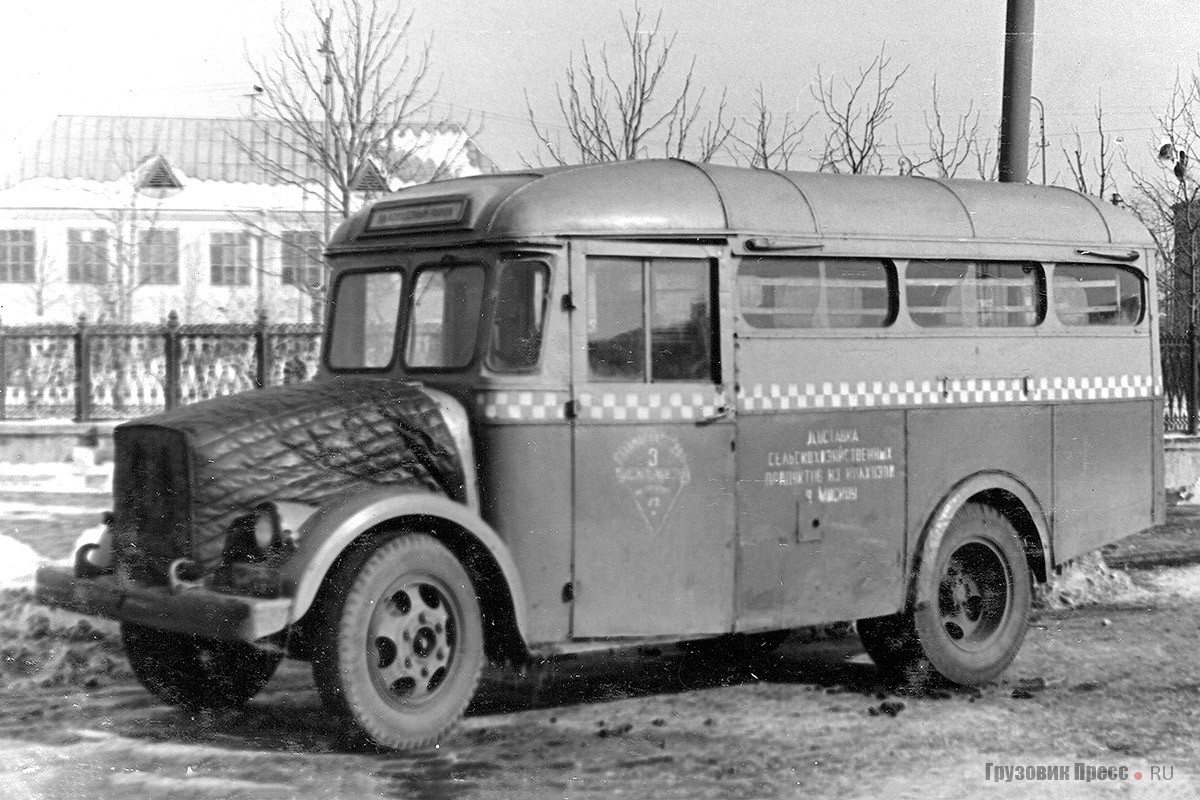 АКЗ-51 позднего выпуска с товарно-пассажирским кузовом. 1954 год.