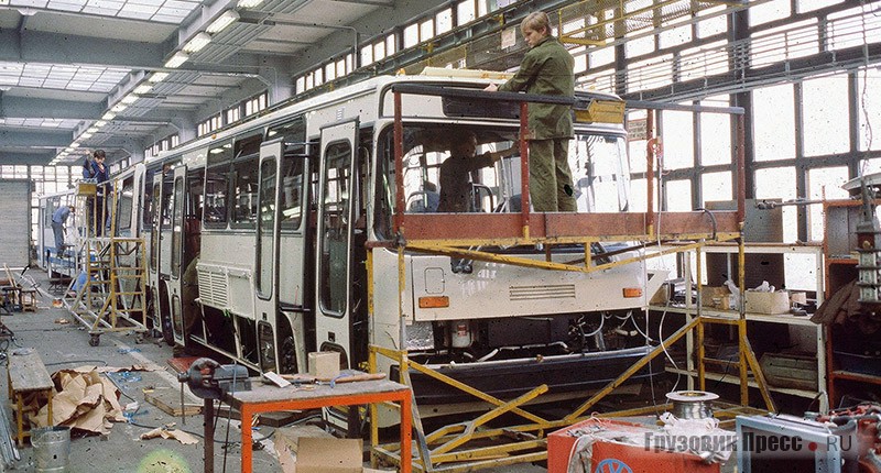 Первая партии автобусов Ikarus 286 была полностью изготовлена в Венгрии, после чего доставлена в США и передана заказчику