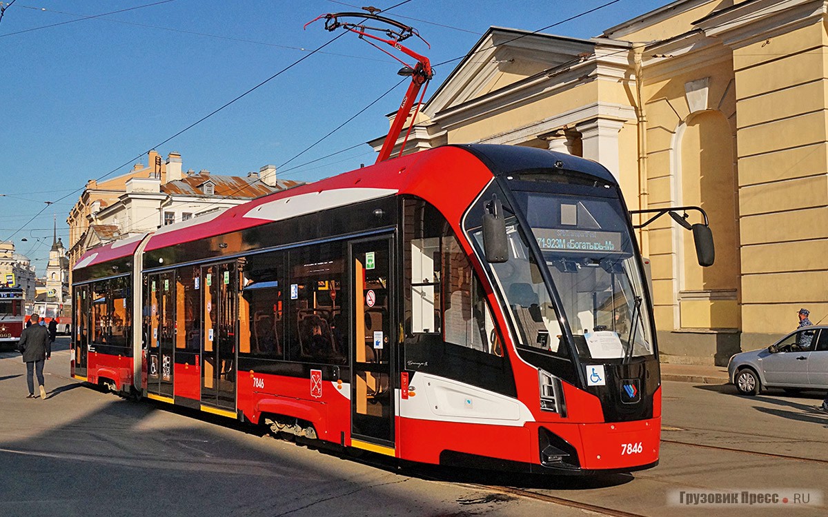 <p><br>Помимо электробуса, от ПК «Транспортные Системы» отметился и ряд трамвайных экспонатов, уже эксплуатируемых  в Санкт-Петербурге.</p>
<p>Партия двухсекционных 19-метровых трамваев 71-923М «Богатырь-М» с прошлого года поставляется «Горэлектротрансу» на замену высокопольным вагонам устаревших типов.</p><p><br></p>