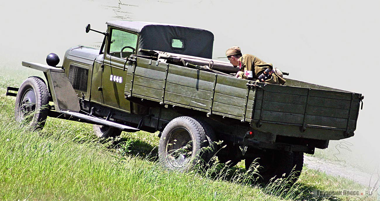 Послевоенный ГАЗ-ММ ульяновской сборки при показах используется в качестве санитарной машины