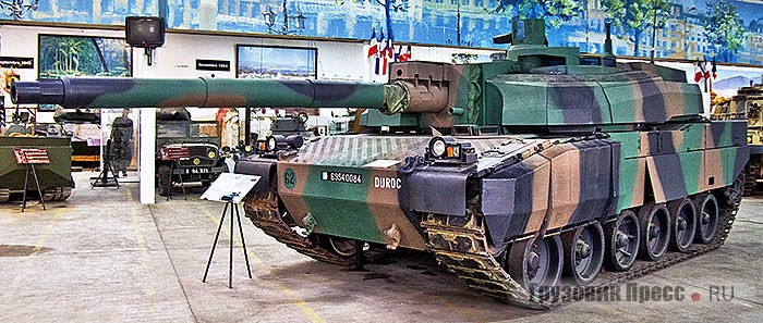 Основной боевой танк AMX-35 Leclerc призван побороть «танковый комплекс» Франции, ведь предыдущий AMX-40 в 1987 г. так и не приняли на вооружение, и армия эксплуатировала устаревшие AMX-30. Но и Leclerc оказался дороговат, и заказ урезали с 1400 до 406 машин. Шесть прототипов получили имена великих воителей Ареса, Баярда, Карно, Дюрока, Этьена и Фоша. А всего с 1991 г. построено 876 серийных машин