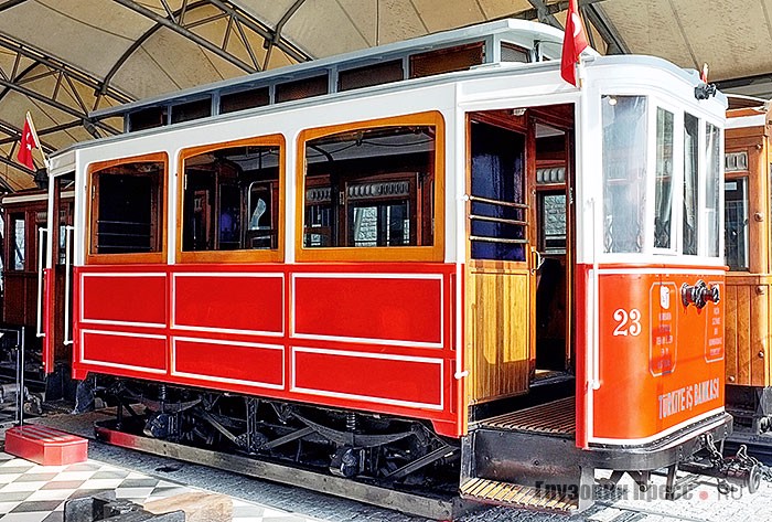 Восстановленный вагон стамбульского трамвая