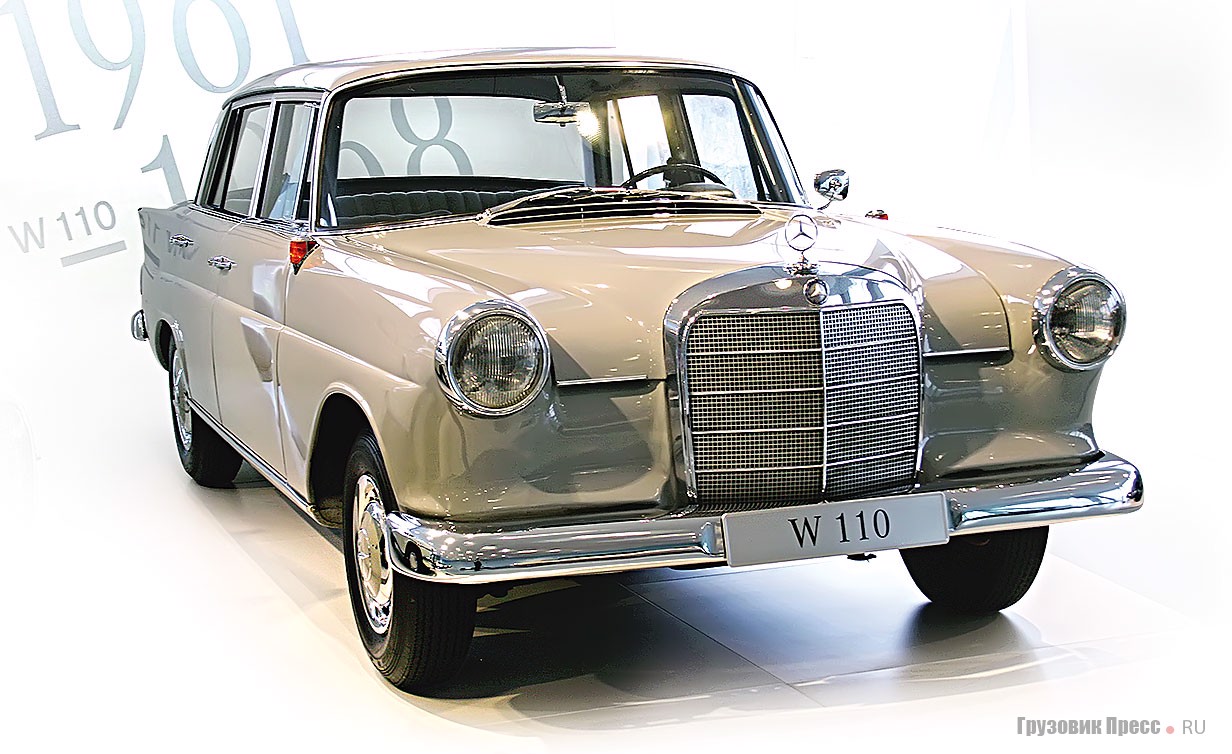 [b]1962. Mercedes-Benz 190 «Heckflosse» (W110).[/b] Он появился сразу в бензиновой и дизельной версиях в 1961 году, а в 1962-м получил автоматическую коробку передач. Характерная черта дизайна – Heckflosse, или плавники на задних крыльях. В 1963-м «190-й» обрел двухконтурную систему тормозов. У 4-цилиндрового двигателя объемом 1897 cм[sup]3[/sup] была мощность 80 л.с. при 5000 мин[sup]-1[/sup], что и гарантировало «максималку» 145 км/ч. Серийный выпуск был в 1961–1965 гг. Число выпущенных седанов – 129 830 экз.